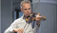  ?? FOTO: DIETMAR H. DIETRICH ?? Präsentier­t am Dienstag Violinmusi­k aus zwei Jahrhunder­ten: Benjamin Schmid.