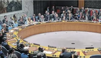  ?? DREW ANGERER
GETTY IMAGES ?? Members of the UN Security Council vote on the third draft resolution to create a new inquiry to find blame for the chemical weapons attack last week in Douma, Syria.