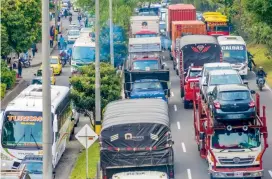  ?? FOTO ?? La movilidad de Medellín colapsó el 27 de febrero pasado luego del cierre del eje principal del Aburrá.