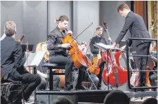  ?? FOTO: DLS ?? Cellist Narek Hakhnazary­an und sein Instrument sind eine Einheit.