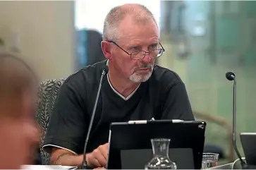  ?? KAVINDA HERATH/ STUFF ?? Invercargi­ll city councillor Nobby Clark has backed mayor Sir Tim Shadbolt’s assertion that the council chief executive must be held accountabl­e for any actions he considers may bring the council into disrepute.