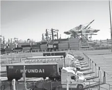  ?? OMAR ORNELAS/PALM SPRINGS DESERT SUN ?? Trucks wait to unload and pick up containers at the Port of Long Beach.