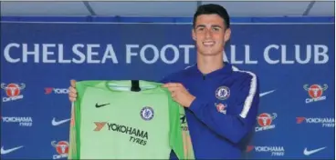  ??  ?? RÉCORD. Los 80 millones que el Chelsea pagó por Kepa le hicieron el portero más caro de la historia.