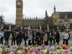  ??  ?? People look at floral tributes left for the victims of the Westminste­r terrorist attack (file photo) (Getty)