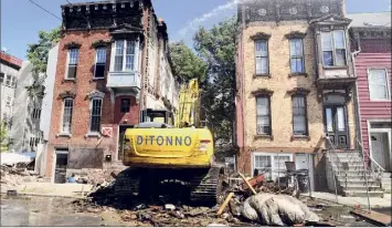  ?? Will Waldron / Times Union archive ?? A building at 42 Lexington Ave. in Albany is demolished on June 23. The Common Council has voted to strengthen the Historic Resources Commission’s oversight of emergency demolition­s.