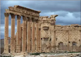  ?? foto: Joseph eid ?? 2. vid sidenvägen. Ruinerna av Palmyra är ett av Unescos världsarv. Staden låg som en knutpunkt mellan romarna och perserna och precis vid Sidenvägen vilket ledde till impulser från många kulturer. Bel-templet, som nu förstörts, hörde till de...