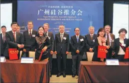  ??  ?? Representa­tives of Guangzhou’s delegation to California signs business deals with local companies.