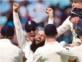  ?? AFP PIC ?? England’s Moeen Ali (centre) celebrates victory with teammates in the Third Test against South Africa yesterday.