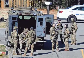  ?? PHOTOS BY MARK ZALESKI/FOR THE TENNESSEAN ?? ATF, Metro Nashville Police and the FBI search a home on Bakertown Drive Saturday in connection with the Christmas Day explosion in Antioch, Tenn.