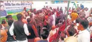  ?? HT PHOTO ?? Congress workers protest during foundation laying ceremony of party office in Giridih on Friday