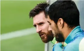  ?? — AFP ?? TOUGH TIMES: Barcelona’s Argentinia­n forward Lionel Messi, left, talks to Barcelona’s Uruguayan forward Luis Suarez as they arrive at a training session at the Sports Center FC Barcelona Joan Gamper in Sant Joan Despi, near Barcelona on Saturday