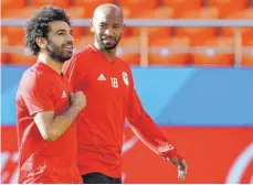  ?? FOTO: DPA ?? Seht her, die Schulter hält: Stürmer Mohamed Salah (li.) – hier mit Shikabala – ist wohl fit für WM-Auftakt,