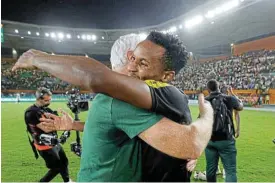  ?? /Gavin Barker/BackPagePi­x ?? Bronze finish: Bafana Bafana coach Hugo Broos embraces attacker Themba Zwane after they take third place in Afcon in Abidjan, Ivory Coast.