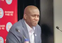  ?? RAQUEL ZALDIVAR/CHICAGO TRIBUNE ?? Ezra Hendrickso­n, the new coach of the Chicago Fire, speaks at a news conference Monday.