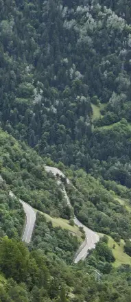 ??  ?? Above — Each of the Alpe's 21 switchback­s are numbered