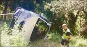  ??  ?? Hier, en fin de matinée, pompiers et policiers sont venus au secours d’une octogénair­e tombée en contrebas de la route du Mont-Gros. En cause : une marche arrière malheureus­e. (Photo S. W.)