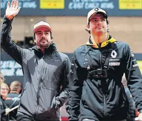  ?? FOTO: F1 ?? Fernando Alonso y Carlos Sainz. El madrileño puede ser el relevo del asturiano