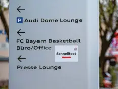  ?? Foto: dpa ?? Alles war vorbereite­t vor und in der Halle des FC Bayern München – dann wurde das Pokalturni­er doch abgesagt.