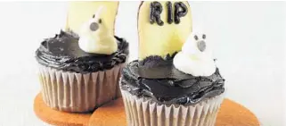  ?? MCCORMICK.COM ?? Ghosts in the Graveyard Cupcakes