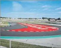  ??  ?? A la izquierda, Viñales, ‘ganador’ de este test. Arriba y abajo, la nueva combinació­n del GP de Catalunya con la variante F1 de la curva 10 y la nueva curva 13, que fue elogiada por los pilotos