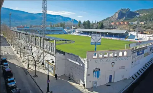  ??  ?? Panorámica de El Collao desde la terraza de un edificio próximo al estadio donde juega sus partidos el Alcoyano.