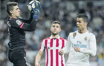  ?? FOTO: GETTY ?? Por todo lo alto Kepa cuajó una gran actuación, a pesar de ser el centro de todas las miradas en el choque frente al Real Madrid