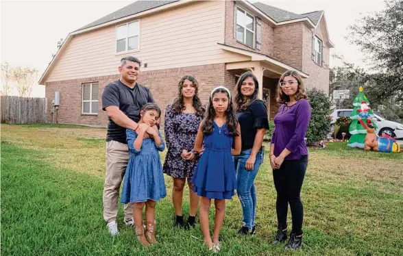  ?? Sharon Steinmann/Staff photograph­er ?? The Benitez family — David, left, Andrea, 7, Allison, 13, Miley, 10, Clelia and Melany — are at home in Southwest Houston, part of the Central American community.