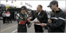  ?? MATT SLOCUM — THE ASSOCIATED PRESS ?? Kasey Kahne signs autographs for fans before a practice session Saturday for Sunday’s race in Long Pond.