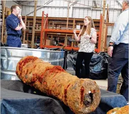  ?? RUSS BYNUM/ASSOCIATED PRESS ?? Commodore Philip Nash (left) of the British Royal Navy gets a briefing April 28 from U.S. Army Corps of Engineers archaeolog­ist Andrea Farmer in Savannah about the cannons recovered from the Savannah River.