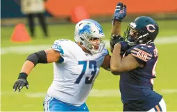  ?? JOSE M. OSORIO/CHICAGO TRIBUNE ?? Chicago Bears defensive end Mario Edwards, right, tries to get by Detroit Lions offensive guard Jonah Jackson in the fourth quarter of a game at Soldier Field in Chicago on Dec. 6, 2020.