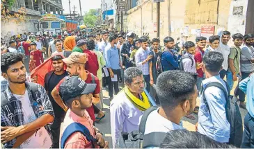  ?? PTI ?? Aspirants wait in a queue before appearing for the armed forces’ Agniveer recruitmen­t exam in Patna on Tuesday.