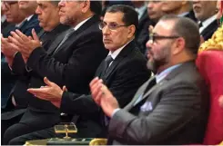  ??  ?? Realpoliti­k. Le roi Mohammed VI (à dr.) et le Premier ministre Saad-Eddine El Othmani lors de la signature d’un partenaria­t avec la France, en 2017.