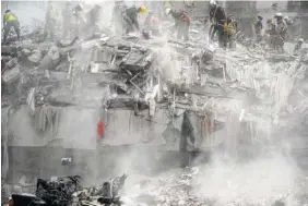 ?? THE ASSOCIATED PRESS ?? Workers shovel debris off the top of a building Monday that collapsed in last week’s 7.1 magnitude earthquake in the Del Valle neighborho­od of Mexico City. Search teams were still digging through dangerous piles of rubble Monday, hoping against the...