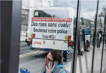  ?? (EDDY MOTTAZ) ?? Le Mouvement Citoyens genevois est le seul parti à présenter des candidats qui sont des policiers actifs ou retraités.