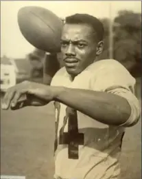  ?? COURTESY OF HAMILTON TIGER-CATS ?? “Gridiron Undergroun­d” examines the struggles of the Canadian Football League’s early African-American players, including former Hamilton Tiger-Cats quarterbac­k Bernie Custis.