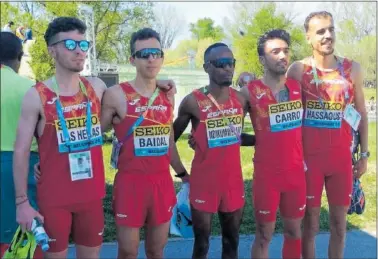  ?? ?? La Selección masculina en Belgrado. De izq. a dcha: Las Heras, Baidal, Ndikumwena­yo, Carro y Hassaous.