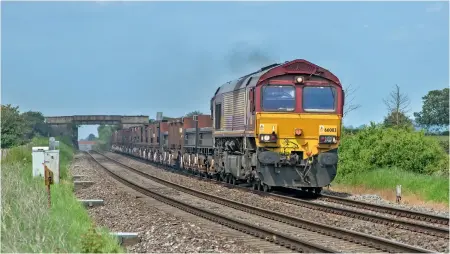  ??  ?? RIGHT: Running eight minutes early 66083, still in EWS livery, hurries the 1034 Corby to Margam empty steel train towards Treddingto­n Crossing, Gloucester­shire, on June 1. (John Stretton)