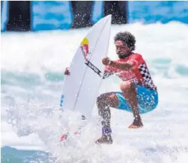  ?? CORTESÍA ?? Carlos Muñoz se ubica en el puesto 25 del ranquin del World Surf League (WSL) con 1.200 puntos tras competir en Israel y Hawái.