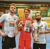  ?? ?? Die Besten: (v. l.) David Tamm (Torjäger, SCB), Marcel Kling (Torhüter, Bobingen) und Cemre Onay (Spieler, SCB).