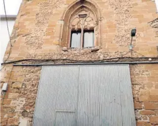  ?? HISPANIA NOSTRA ?? Fachada de la iglesia conventual con la puerta de garaje