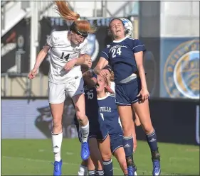  ?? PETE BANNAN — MEDIANEWS GROUP ?? Strath Haven’s Maggie Forbes, left in this photo from a win over Unionville in September, scored twice Tuesday to lift Haven past Ridley.