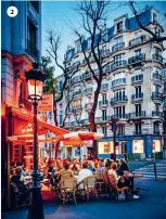  ??  ?? 2 巴黎： Victoria鍾情­花都富有染感 力的街頭時尚風格，以及巴黎人與生俱來的­品味。那「 裡有種一 「『舊式活荷李 』的味道。」