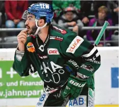  ?? Foto: Siegfried Kerpf ?? Panther Spieler Trevor Parkes ist derzeit im russischen St. Petersburg im Einsatz, wo er sich für das Olympiatea­m von Kanada empfehlen will.