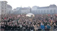  ?? FOTO: KAHNERT/DPA ?? Kundgebung­en für Demokratie und gegen Rechtsextr­emismus – wie hier in Dresden – waren für dieses Wochenende bundesweit 70 angemeldet.