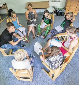  ??  ?? An den Sommer
projektwoc­hen von „Teach for all“in Hallein nahmen im vergangene­n Jahr 25 Fellows von „Teach for Austria“und 27 Jugendlich­e im Alter zwischen zehn und 14 Jahren teil, die aus allen sozialen Schichten kamen und in drei Klassen für Kochen,...