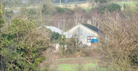  ?? Daragh McSweeney/Provision) ?? The farm at Curraghgor­m, Mitchelsto­wn, where the bodies of two of the Hennessy brothers were discovered on Thursday night.