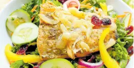  ?? CONTRIBUTE­D PHOTOS ?? If you’re a fan of the healthy life, then you will love this lemon peppered salmon salad.