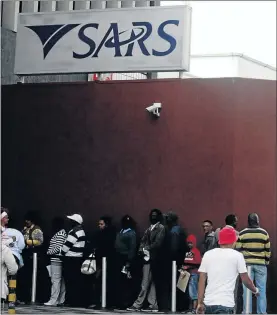 ?? PHOTO: FREDLIN ADRIAAN ?? DUTY CALL: Rows of taxpayers wait to be assisted with their income tax returns at the SARS office in Port Elizabeth