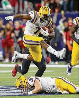  ?? Bob Levey / Associated Press ?? LSU running back Leonard Fournette (7) hasn’t played since Sept. 24 due to an ankle injury but is expected to return to action Saturday against Mississipp­i.