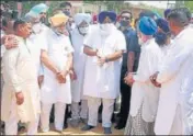  ?? SANJEEV KUMAR/HT ?? Akali Dal president Sukhbir Singh Badal at a grain market in Bathinda district on Thursday.